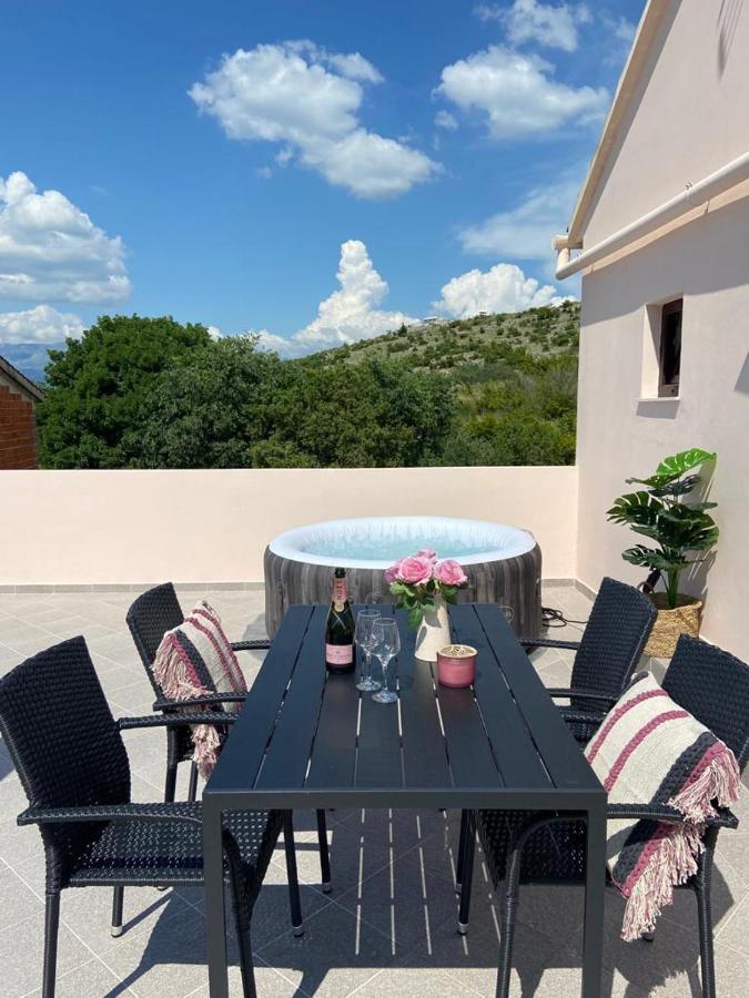 Apartman Nina Posedarje Exteriér fotografie