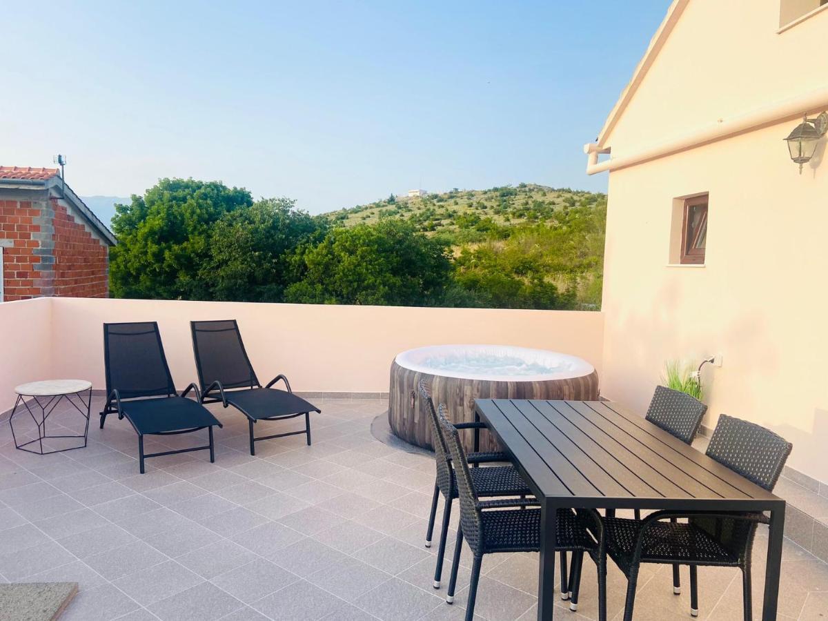 Apartman Nina Posedarje Exteriér fotografie